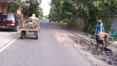 Diprotes Warga, Jalan Tembus Blimbingsari-Bomo Akhirnya Diperbaiki