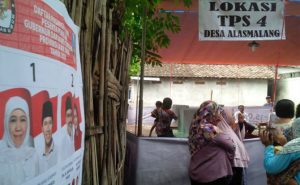 Korban Banjir Bandang Antusias Berikan Suara di Pilgub Jatim