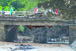Diduga Jadi Penyebab Banjir, Pemkab Akan Desain Ulang Konstruksi Jembatan