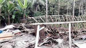 Rumah Warga Ambruk Diterjang Angin