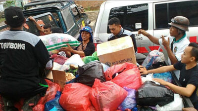 Bantu Korban Banjir Bandang, Warga Tambong Kumpulkan Pakaian