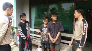 Ngamen di Jalanan, Tiga Anak Punk Terjaring Razia Satpol PP