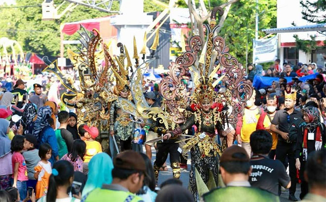 Banyuwangi-Ethno-Carnival-2018-Dibanjiri-Ribuan-Penonton