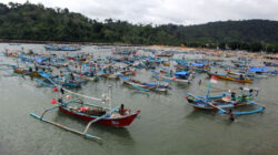 Nelayan-di-pesisir-Pancer,-Desa-Sumberagung,-Kecamatan-Pesanggaran