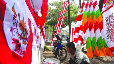 Penjual Bendera Merah Putih Mulai Marak