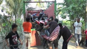 Raid Cockfighting Gambling in Tegaldlimo, Police Safe 4 Gambler and 30 Motorcycle