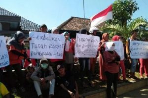 Ratusan Warga Wongsorejo Demo Tolak Tambang Galian C dan Industrialisasi