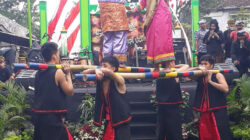 Penari-Filipina-dan-Korsel-Pukau-Masyarakat-di-Festival-Sego-Lemeng-dan-Kopi-Uthek-Desa-Banjar
