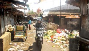 Garbage at Rogojampi Market spills onto the street