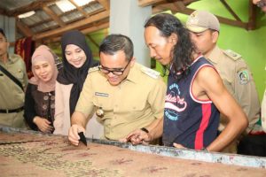 Blessing Festival, Banyuwangi Batik Craftsmen Enjoy an Increase in Turnover
