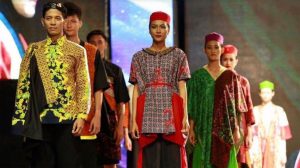 Festival Batik Banyuwangi Kolaborasikan Perajin Lokal dan Italia