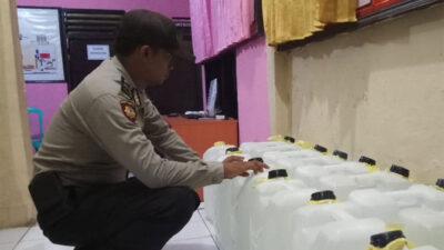 Polisi Gagalkan Penyelundupan 520 Liter Arak Bali