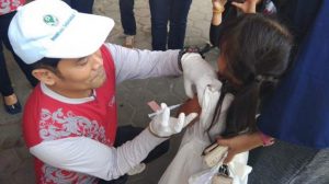 Kejar Cakupan Imunisasi Difteri, Dinkes dan Unicef Sweeping Anak di Pasar Banyuwangi