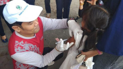 Kejar Cakupan Imunisasi Difteri, Dinkes dan Unicef Sweeping Anak di Pasar Banyuwangi