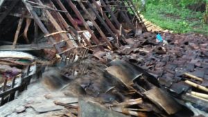 Diguyur Hujan Deras, Rumah di Songgon Ambruk Rata dengan Tanah