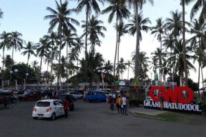 Wisata Pantai Grand Watu Dodol Ditutup Sementara