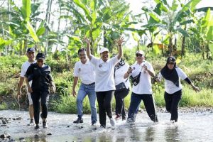 Asyiknya Menteri Rini, Bupati Anas, dan Bos Bank BUMN Ikut Chocolate Glenmore Run