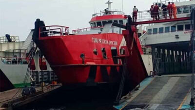 Dua Kapal Bersenggolan di Pelabuhan Banyuwangi, Penumpang Dievakuasi