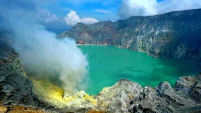 PVMBG Installs Toxic Gas Detection Equipment on Mount Ijen