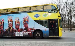 Foto Tari Gandrung Banyuwangi Menghiasi Bus Wisata di Berlin
