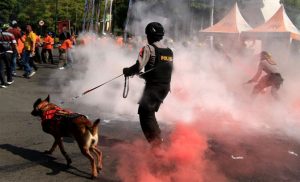 Polres Banyuwangi Gelar Simulasi Sispamkota Pengamanan Pemilu 2019