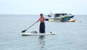 Di Banyuwangi Underwater Festival, Menteri Susi Pudjiastuti Nikmati Olahraga Paddling