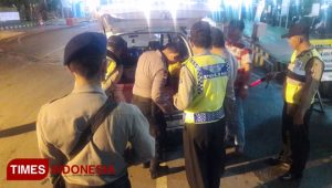 Jelang Coblosan, Tim Jibom Polda Jatim Siaga di Pelabuhan Ketapang