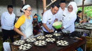 Pedagang Kue Kering Banyuwangi Banjir Pesanan