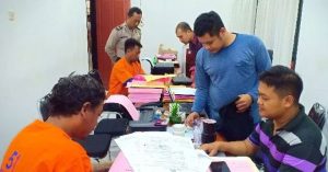 Polisi Tangkap Penjual dan Pemasok Puluhan Liter Arak Bali
