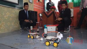 Santri Ponpes INSAT Muhammadiyah Banyuwangi Ciptakan Robot Pemadam Kebakaran