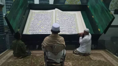 The Giant Qur'an Tadarus at the Baiturrahman Grand Mosque