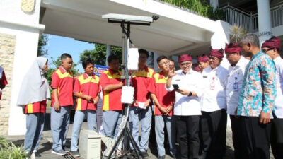 Adopsi Riset Pelajar, Banyuwangi Uji Coba Penyiraman Lahan Pertanian Lewat Smartphone