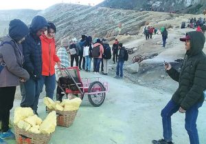 Brrr… Suhu Kawah Ijen Sentuh 4 Derajat Celsius
