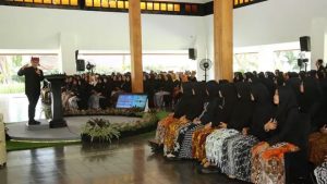 Bupati Anas Ajak Bidan Berinovasi Tekan Kematian Ibu – Anak