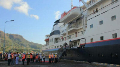 Kapal Pesiar MV Silver Discoverer Kembali Bersandar di Banyuwangi