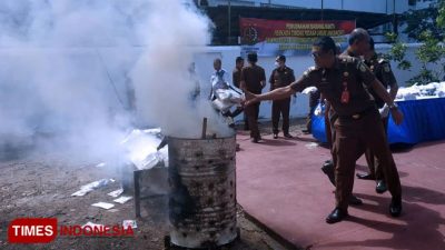 Kejari Banyuwangi Musnahkan Puluhan Kilogram Ganja Kering Serta Narkotika lainnya