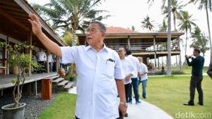 Menko Darmin Gelar Rapat di Pinggir Pantai Banyuwangi