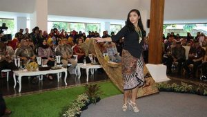 East Java Batik Craftsmen Join the Batik Jamboree in Banyuwangi