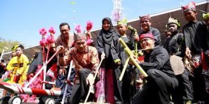 Kala Siswa Banyuwangi Ajak Wakil Ketua KPK Bermain