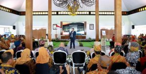 Pakar Internasional Berbagi Ilmu Pendidikan Kepada Kasek se-Banyuwangi