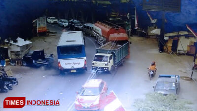 Brake failure, Passenger Bus Crash 6 Vehicles in Tile