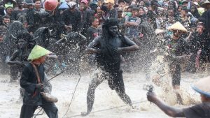 Atraktifnya Tradisi Kebo-Keboan Alasmalang