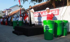 Awali ‘Festival Pasar Ikan’, Ribuan Warga Bersih-bersih Kampung Nelayan
