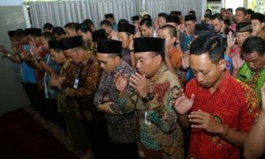 Bupati Anas dan Jajaran Pemkab Banyuwangi Sholat Gaib untuk Almarhum BJ Habibie