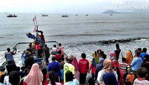 Gelar Petik Laut, Nelayan Larung Kepala Kambing