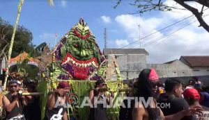 Grebeg Suro, Ratusan Warga Berebut Tumpeng Raksasa di Banyuwangi