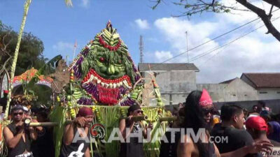 Grebeg Suro, Ratusan Warga Berebut Tumpeng Raksasa di Banyuwangi