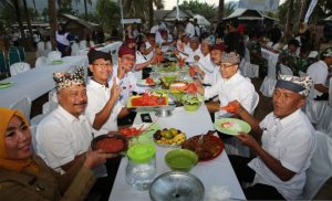 Menikmati Kuliner “Lobster” di Pantai Mustika