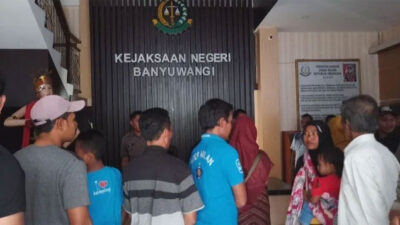 Orang Tua Siswa Korban Cukur Paksa Datangi Kejari Banyuwangi