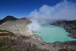 Hore! Kawah Ijen Dibuka Kembali Pasca Kebakaran Hutan